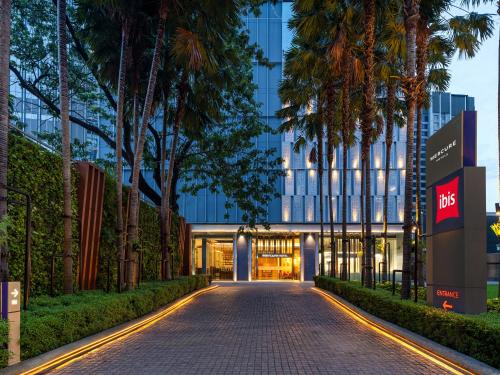 Exterior view, Ibis Bangkok Sukhumvit 24 near Ai Garden