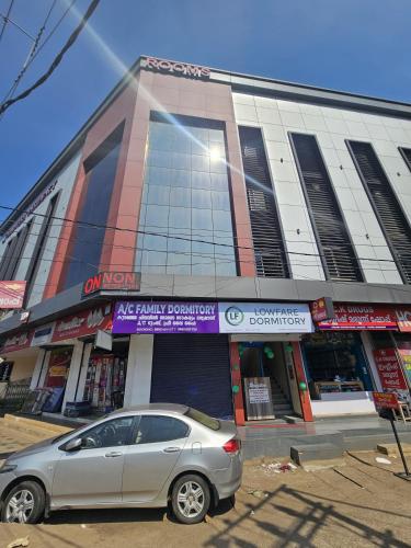 Lowfare Dormitory in Kozhikode / Calicut
