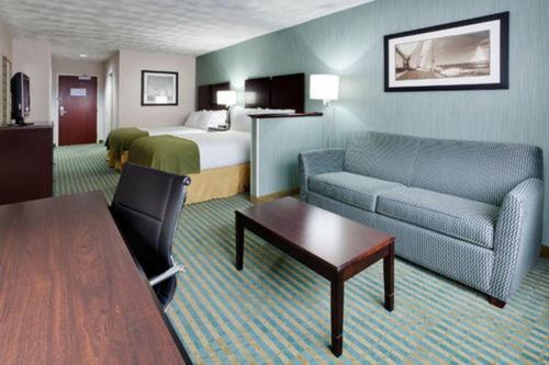 Holiday Inn Express & Suites Smithfield - Providence, an IHG Hotel