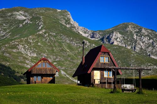 Viesnīcas āriene, Maple village in Pošćenski Kraj