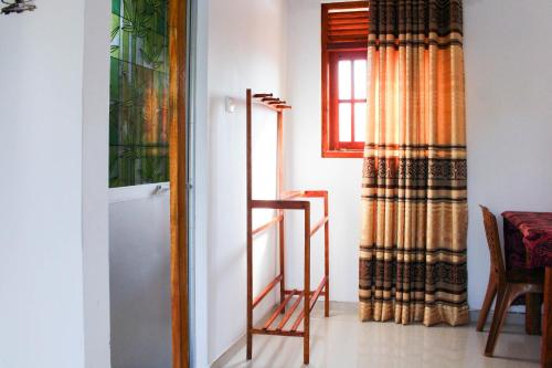 Sandu Guest - image 2