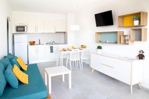 2 bedrooms, 5 beds