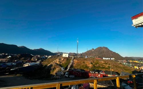 Isi4u apartments, snowmobile and dogsled in Sisimiut
