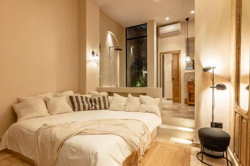Suite Boutique con Bañera y Cine Privado - Centro Histórico de Málaga