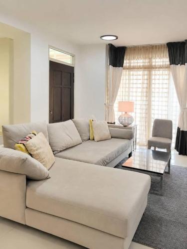 Pa & Ma Homestay Near Hospital 4BR Kulim Hitech in Kulim