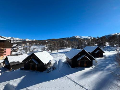 Risoul - 4 à 6 personnes au pied des pistes avec piscine