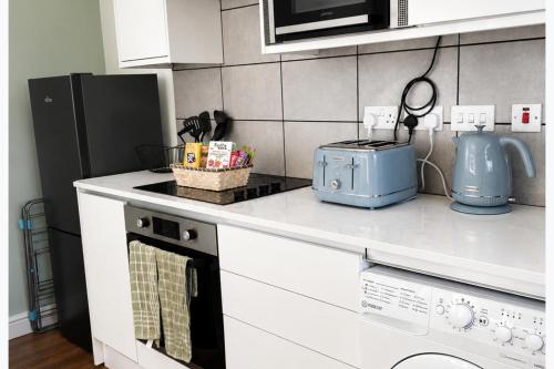 3 Bed Apartment - Near Nec Bhx Cbs Ev Parking - image 2