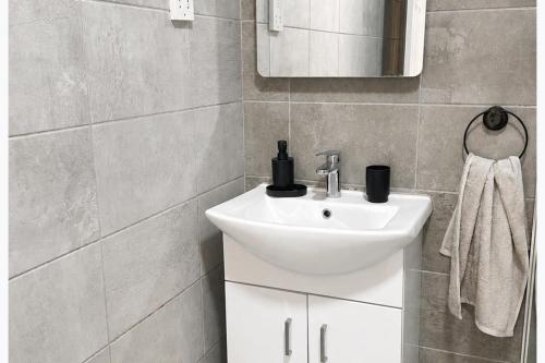 3 Bed Apartment - Near Nec Bhx Cbs Ev Parking - image 5