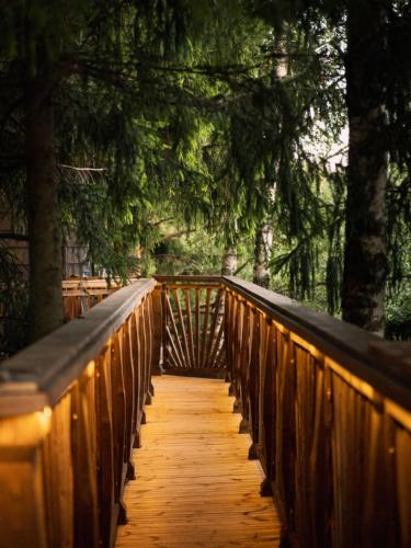 Lootvina Houses - Luxury treehouse with all modern amenities