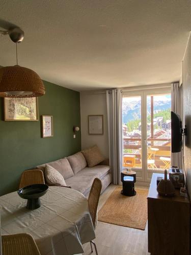 Appartement 4 à 6 couchages proximité immédiate des pistes avec balcon