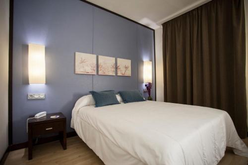 Hotel Puerta de Ocaña - 편의 시설/서비스