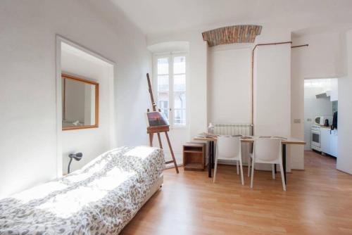 La Casa degli Artisti by "The House Of Travelers"