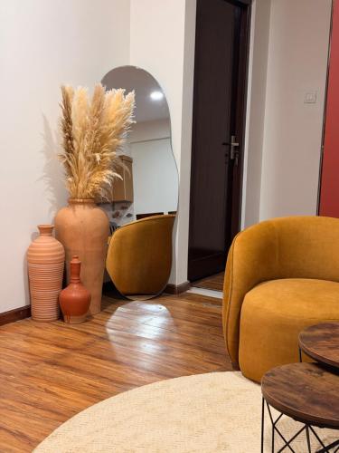 Spacious 3BHK for Families & Groups in city center - image 5