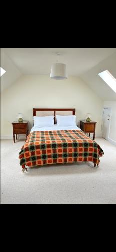 Spacious bungalow sleeps 10 in Llangyndeyrn