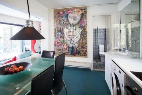 Modern fully equipped apt with private balcony - CT1 - main image