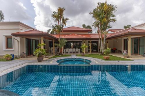 Luxury 4BR Villa 5 Private Pool Jacuzzi