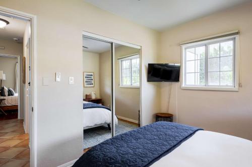 Movie Colony Oasis with Pool & Spa - image 5