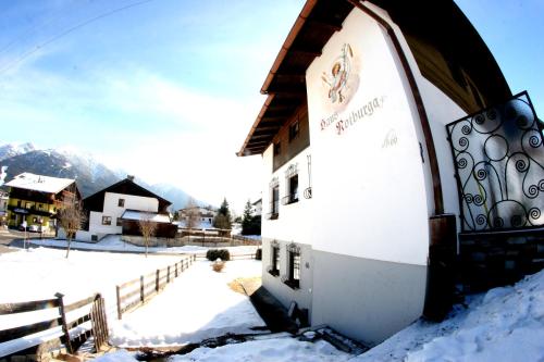 Family Friendly Chalet - Central with Beautiful Mountain Views 1