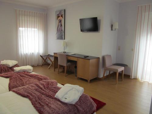 3 twin beds