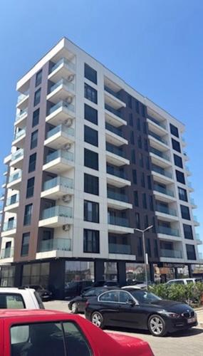 Modern apartment with balcony in Prizren in เบซิม ชาลา