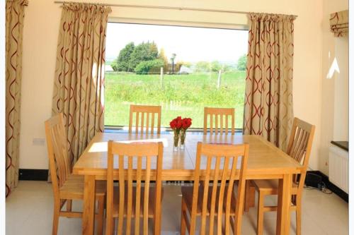 Apkārtne, Spacious bungalow sleeps 10 in Llangyndeyrn