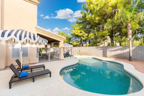 Heated Pool & Putting Green: Chandler Home!