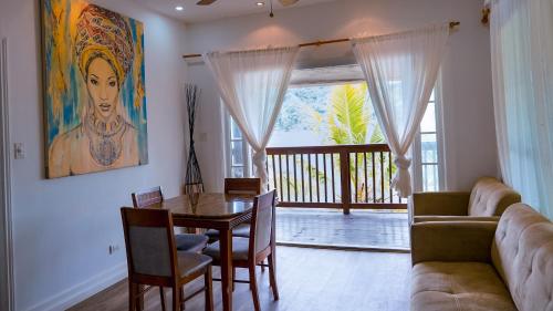 Hotel sister moon eco lodge in Isla Grande