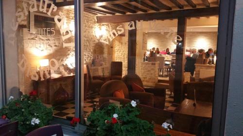 Паб/Коктейль-бар, Hotel Restaurant Le Mulberry Arromanches in Ароманш-ле-Бен