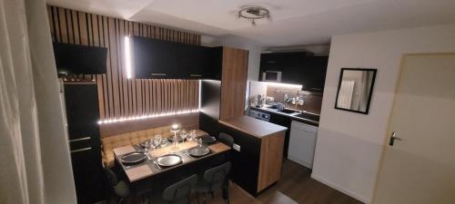T2 rénové cosy 6 personnes, skis aux pieds, balcon