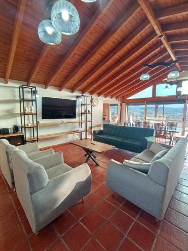 Murmullos del Río - Mountain House