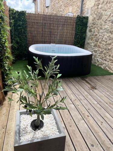 Dārzs, Maison élégante 100m2, jacuzzi privatif et jardin (Maison elegante 100m2, jacuzzi privatif et jardin) in Arbanats