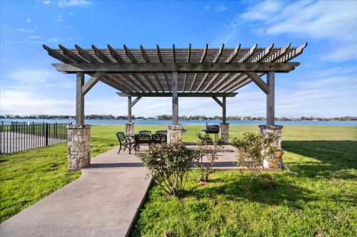 Lakefront Paradise with Stunning Views! in 科西迦納