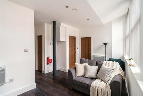 Central Liverpool 1 Bed Apartment w Balcony, Liverpool