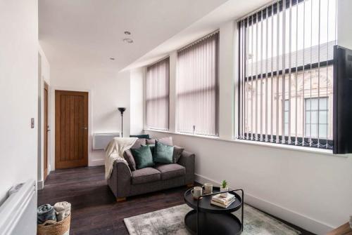 Central Liverpool 1 Bed Apartment W Balcony - Wirral