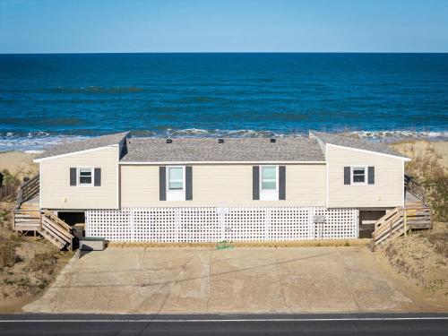 Oceanfront Escape with Coastal Views in Heart of KDH - image 2