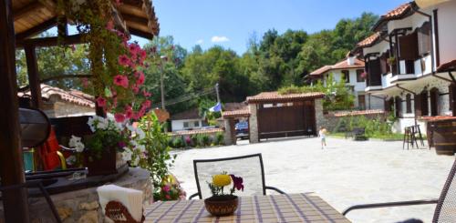 Létesítmények, Family Hotel Dinchova kushta in Rozhen