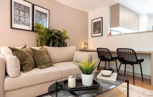 Live in Provenza Modern 1 BR security