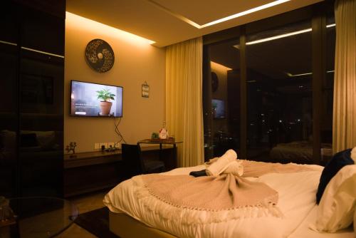 Elegant luxe Studio with Aravali View in Badshahpur