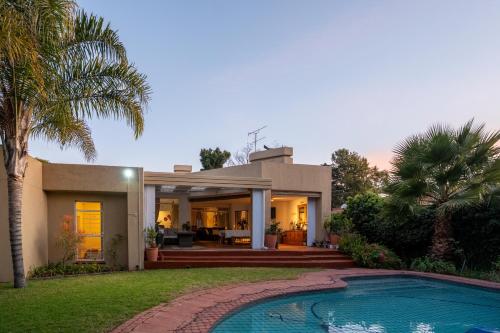 Sunny Sanctuary in the heart of Gallo manor in Morningside