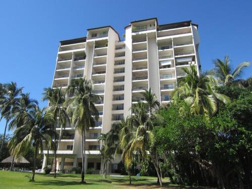 Departamento zona Diamante Acapulco Espectacular, recien remodelado con materiales tipicos de la region palma