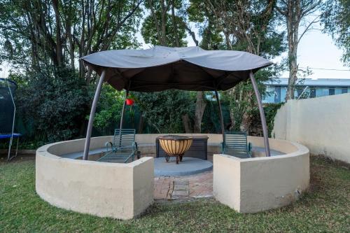Sunny Sanctuary in the heart of Gallo manor in Morningside