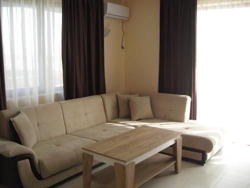 Apartcomplex Chateau Aheloy - main image