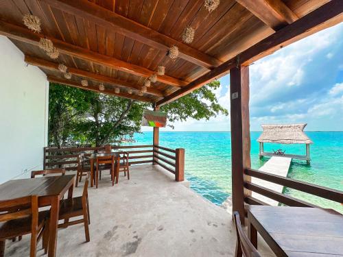 Restaurant, GlampCalar lagoon Front Bungalows in Bacalar
