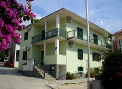  Apartmani Darinka in 21320 Baška Voda