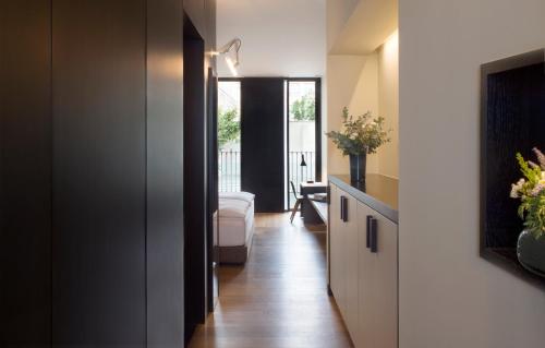 Deluxe Double or Twin Room image 3