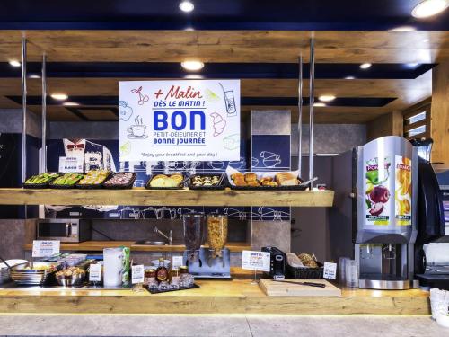 Food and beverages, ibis budget Hamburg Altona in Altona