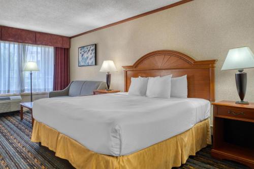 Best Western Fairfax Room Type - King Room with Sofa Bed - Non-Smoking
