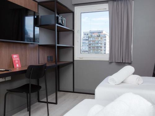 4 twin beds
