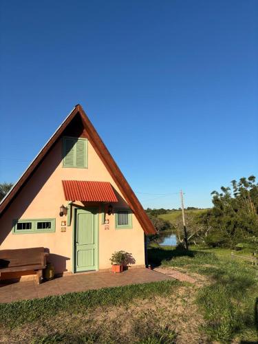 . Cabana para casal com banheira em meio à natureza