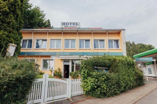 Exterior view, Hotel Hanseat Hamburg - Free Parking in Bergedorf